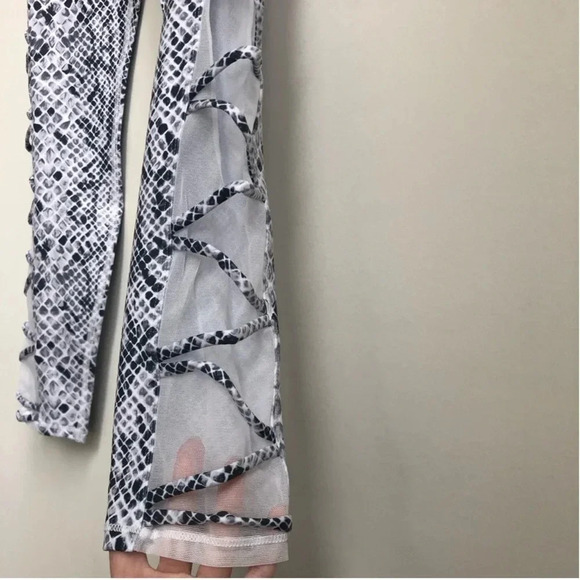 New Good American Snake print Legging Foil Zig Zag Python mesh detail activewear - Picture 9 of 15